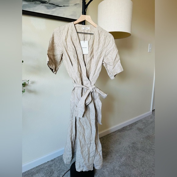 Everlane Linen Wrap Dress - Picture 2 of 7